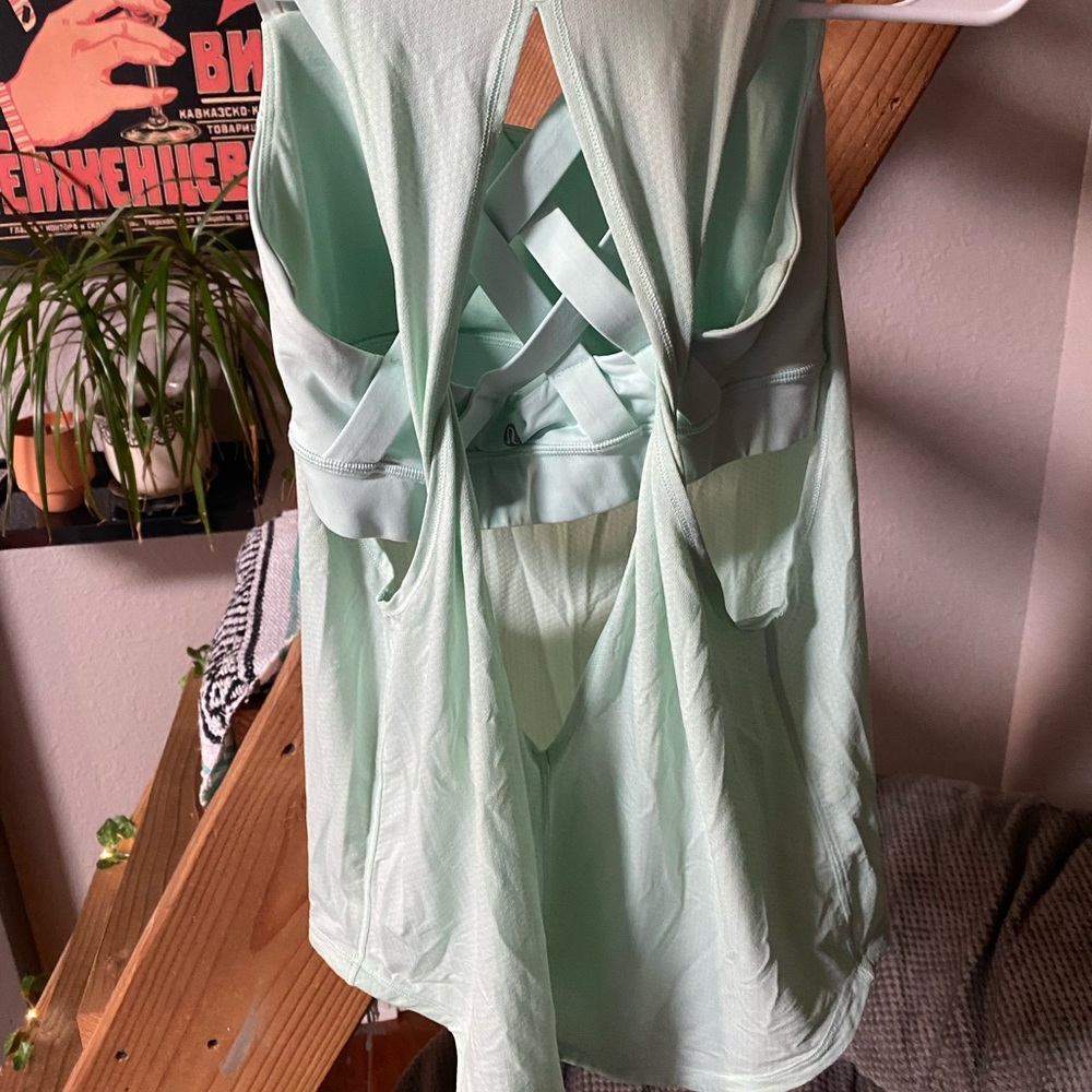 Lululemon double twist mint green tank size 6